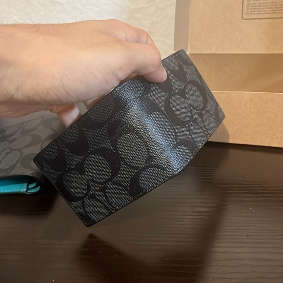 BRANDNEW COACH WALLET TEAL INTERIOR - Picture 6 of 7